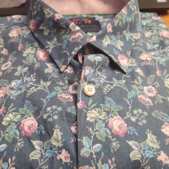 Man's Shirt - Picture 6 of 7